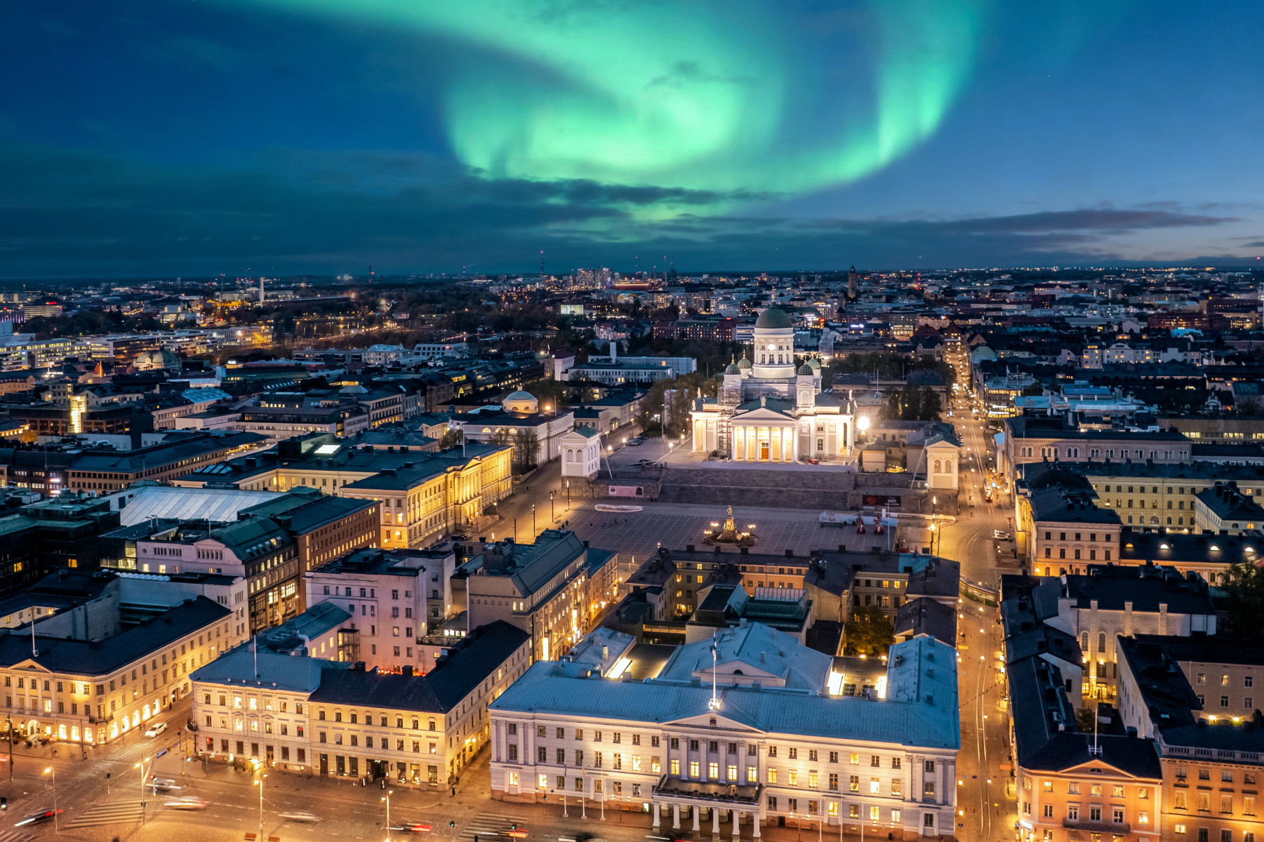 Helsinki-at-night.jpg